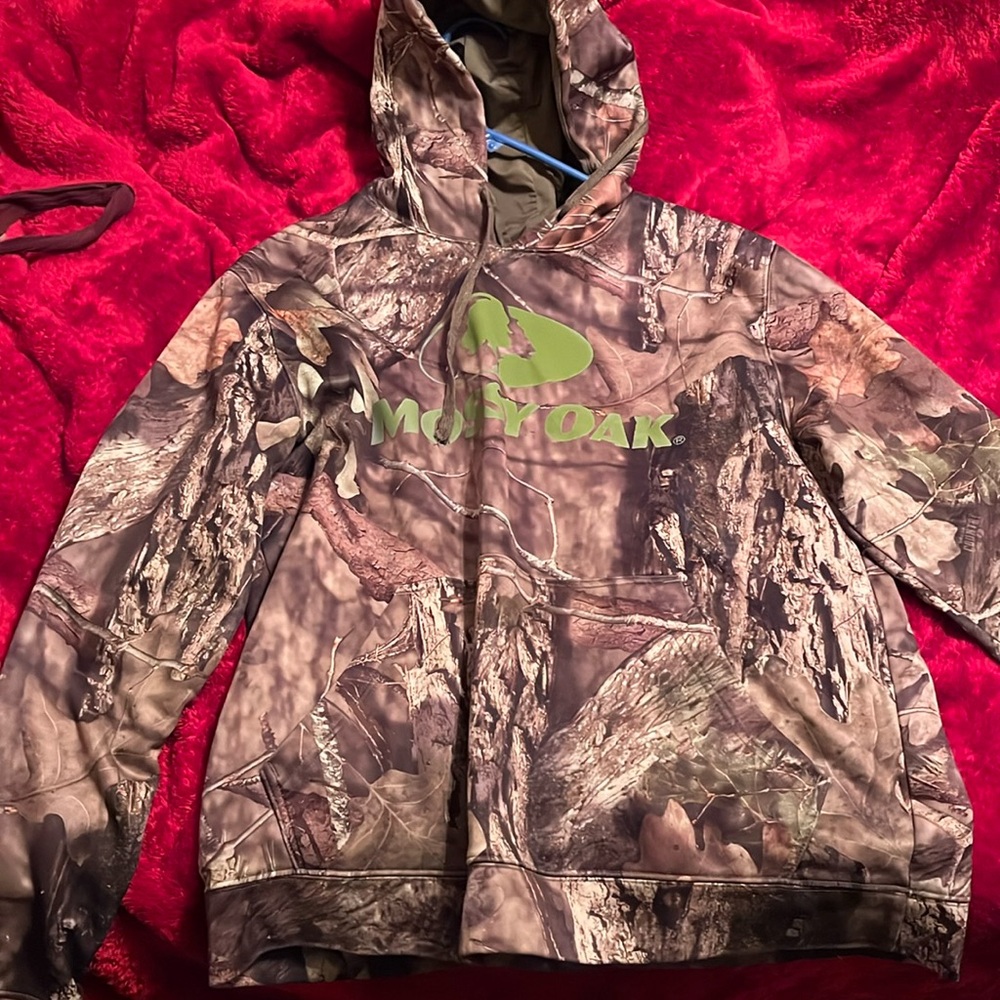 Size small or medium mossy oak hoodie